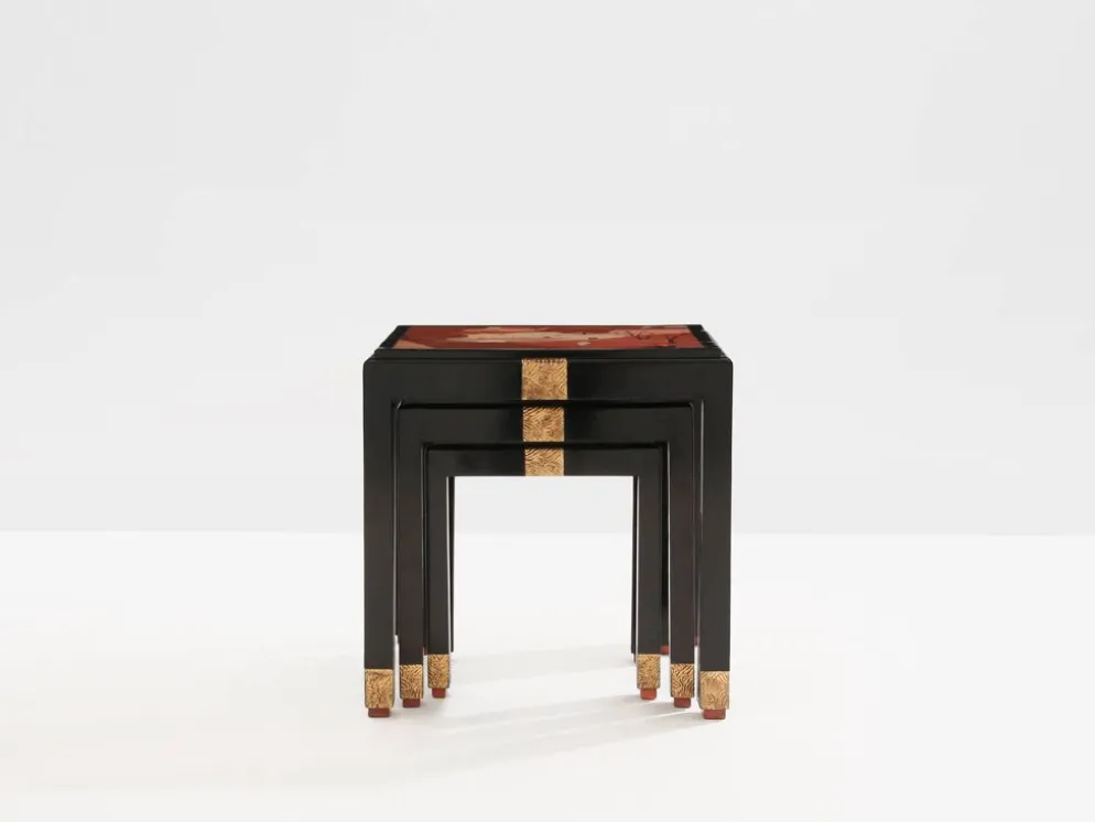 Set de trois tables gigognes décors asiatique bois noirci vers 1920