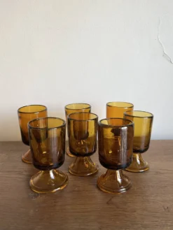 set de 7 verres rouleau pied tulipe Ibiza 1970 en gros verre irrégulier