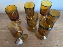 set de 7 verres rouleau pied tulipe Ibiza 1970 en gros verre irrégulier