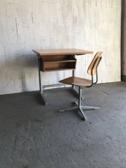 Set Embru années 1960 bureau scolaire et chaise marron en bois et acier, Suisse, lot de 2