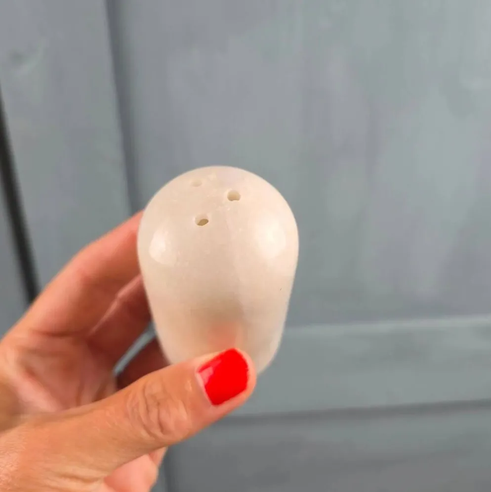 Set salière et poivrière en marbre naturel – Duo de table vintage