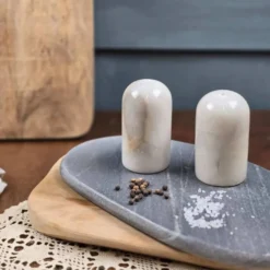 Set salière et poivrière en marbre naturel – Duo de table vintage