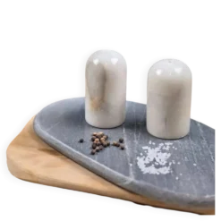 Set salière et poivrière en marbre naturel – Duo de table vintage