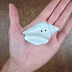 Set salière poivrière coquillage et étoile de mer en céramique blanche