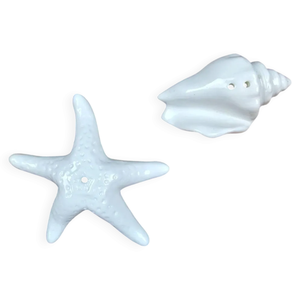 Set salière poivrière coquillage et étoile de mer en céramique blanche