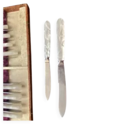 Sets de couverts, couteaux. Coutelier Claude Sauzedde