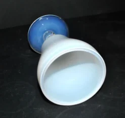 Sevres verre à pied gobelet calice en opaline blanche signé “sèvres france”