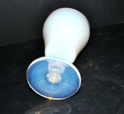 Sevres verre à pied gobelet calice en opaline blanche signé “sèvres france”
