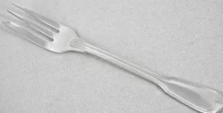 Sfam modèle Filet, 12 fourchettes à gâteaux longues, 16 cm, en métal argenté.