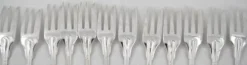 Sfam modèle Filet, 12 fourchettes à gâteaux longues, 16 cm, en métal argenté.