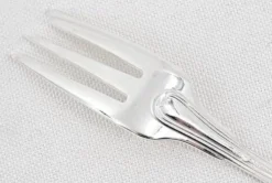 Sfam modèle Filet, 12 fourchettes à gâteaux longues, 16 cm, en métal argenté.