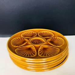 Six assiettes à huites