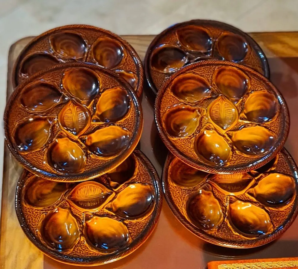 Six assiettes à huitres Signées Saint Clément