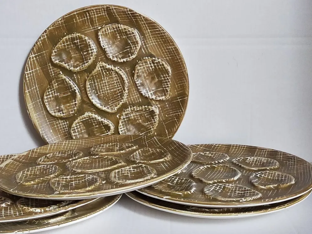 Six assiettes à huîtres faïence à l'émail mat, années 50