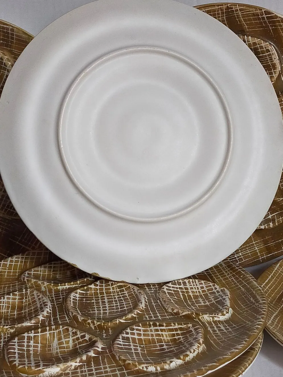 Six assiettes à huîtres faïence à l'émail mat, années 50