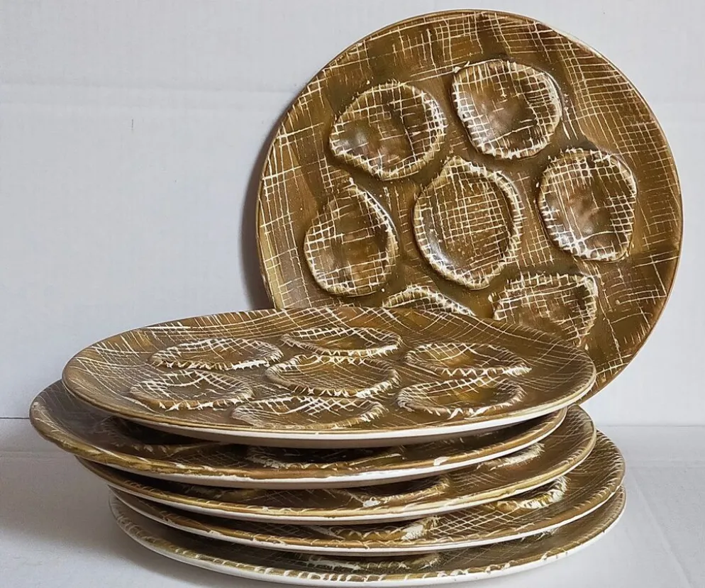 Six assiettes à huîtres faïence à l'émail mat, années 50