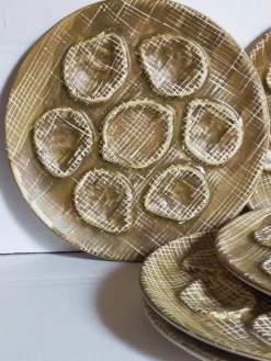 Six assiettes à huîtres faïence à l'émail mat, années 50