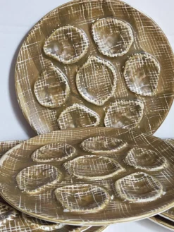 Six assiettes à huîtres faïence à l'émail mat, années 50