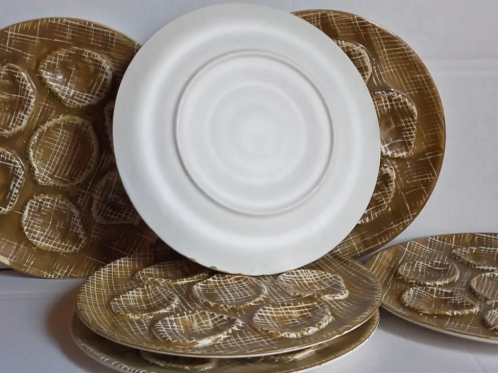 Six assiettes à huîtres faïence à l'émail mat, années 50
