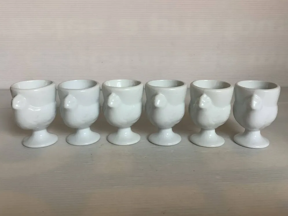 Six coquetiers poules blanches