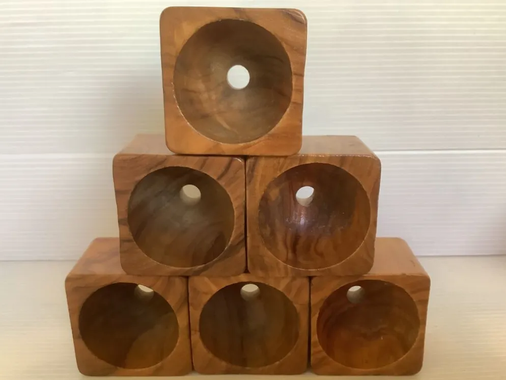 Six coquetiers sel et poivre bois d’olivier avec leur support