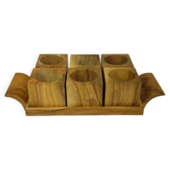 Six coquetiers sur plateau en bois