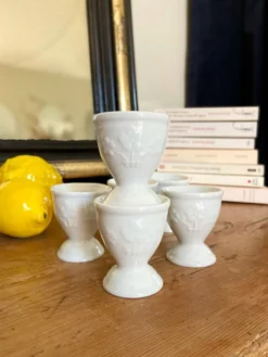 Six coquetiers "Trèfles" en porcelaine - 1970.