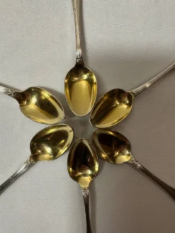 Six cuillères à café Christofle, métal argenté vermeil