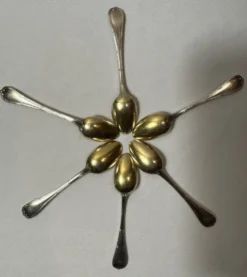 Six cuillères à café Christofle, métal argenté vermeil