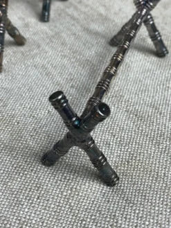Six porte-couteaux tréteaux, motif bambou, métal argenté