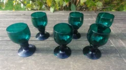 Six verres Roemer en cristal soufflé de couleurs verts au décor