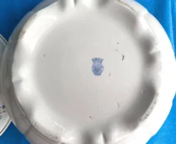 Soupière ancienne Badonviller – demi-porcelaine ivoire, fleurs et dorure