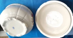 Soupière ancienne Badonviller – demi-porcelaine ivoire, fleurs et dorure