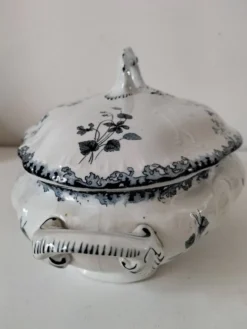 Soupière ancienne Creil & Montereau – vendue par E. Bourgeois