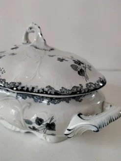 Soupière ancienne Creil & Montereau – vendue par E. Bourgeois