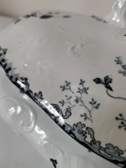 Soupière ancienne Creil & Montereau – vendue par E. Bourgeois