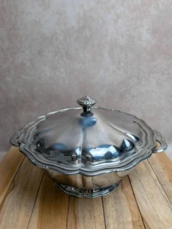 Soupière ancienne en métal argenté style Louis XV