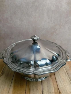 Soupière ancienne en métal argenté style Louis XV