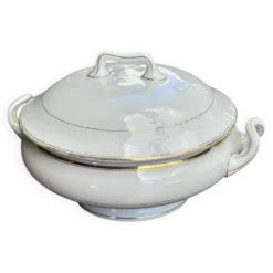 Soupière ancienne en porcelaine blanche et dorures B.H.V. Paris