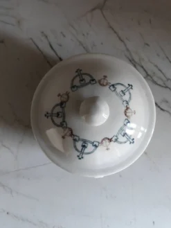 Soupière ancienne en porcelaine