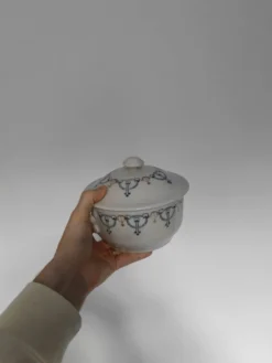 Soupière ancienne en porcelaine