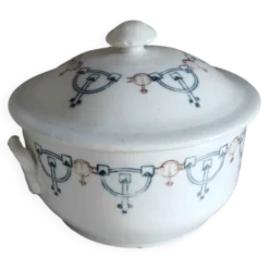 Soupière ancienne en porcelaine