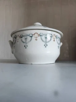 Soupière ancienne en porcelaine