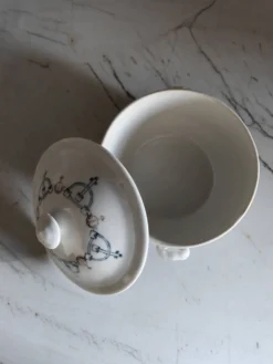 Soupière ancienne en porcelaine