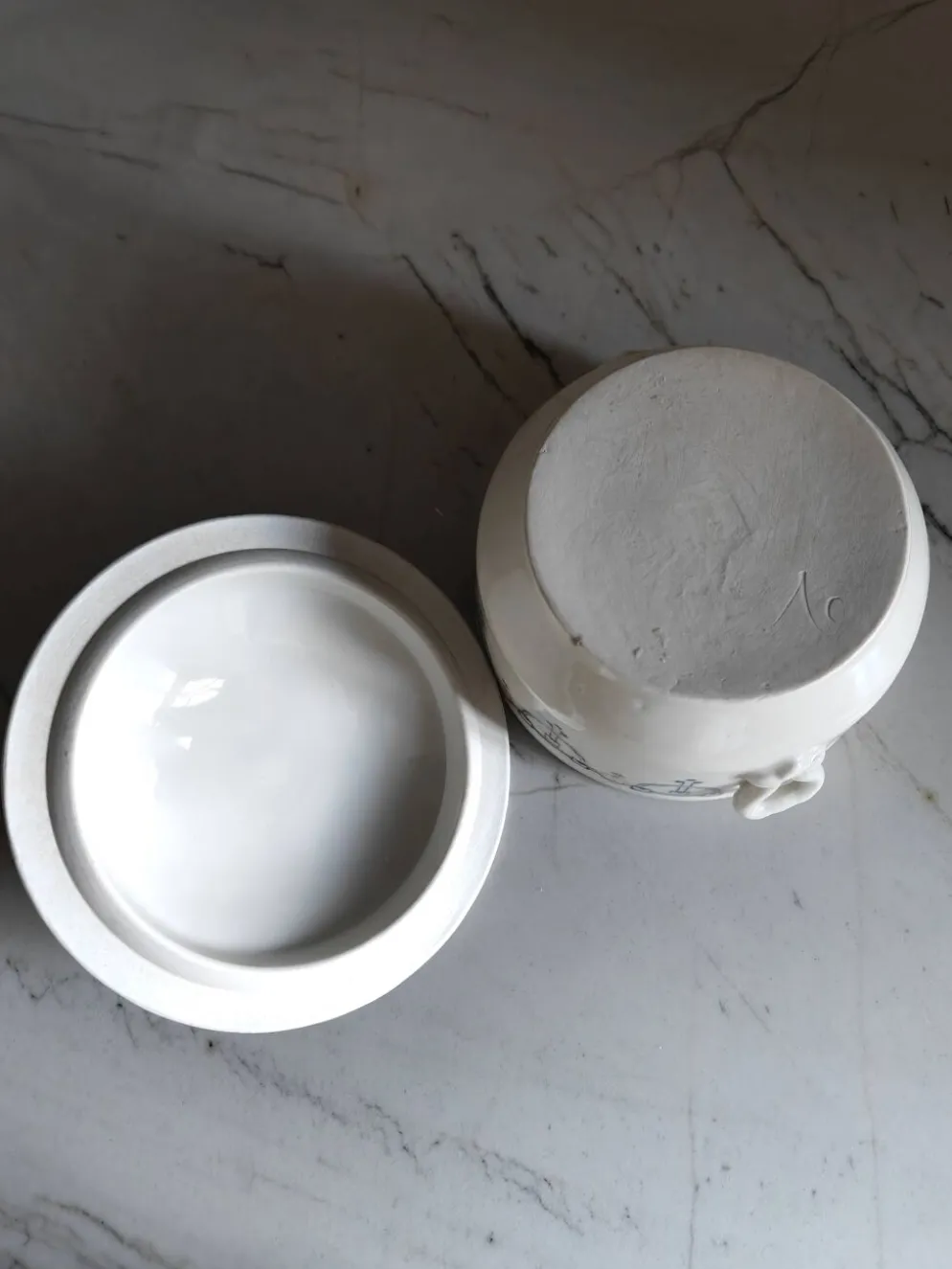 Soupière ancienne en porcelaine