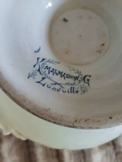 Soupière ancienne en Terre de fer