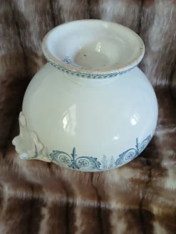 Soupière ancienne en Terre de fer