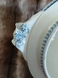 Soupière ancienne en Terre de fer