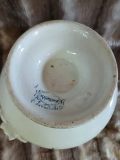 Soupière ancienne en Terre de fer