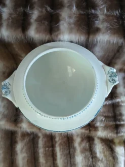 Soupière ancienne en Terre de fer